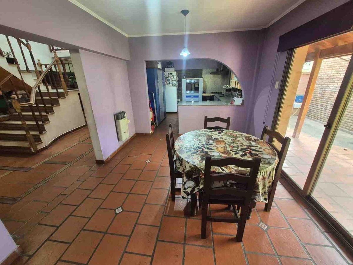 VENTA CASA 4 AMBIENTES BELLA VISTA