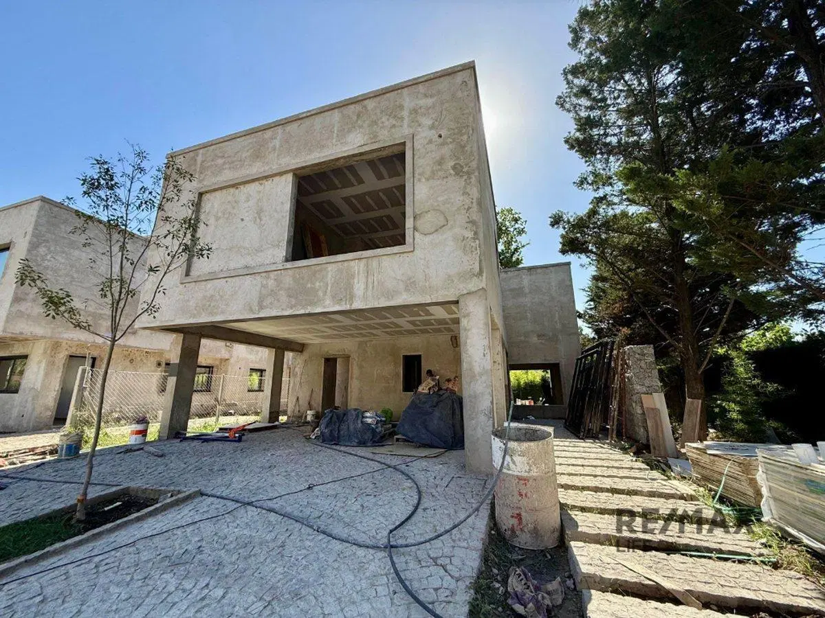 VENTA DE CASA EN BARRIO LOS OLIVOS II 3