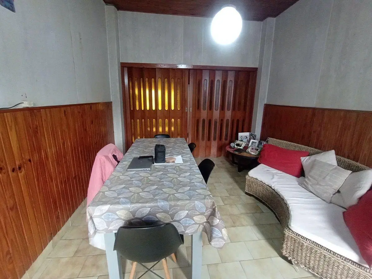 VENTA CASA 3 AMB + 5 DEPTOS Y GARAGE VILLA BOSCH 2