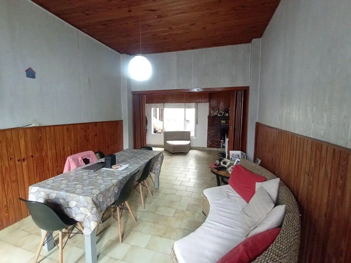 VENTA CASA 3 AMB + 5 DEPTOS Y GARAGE VILLA BOSCH 5