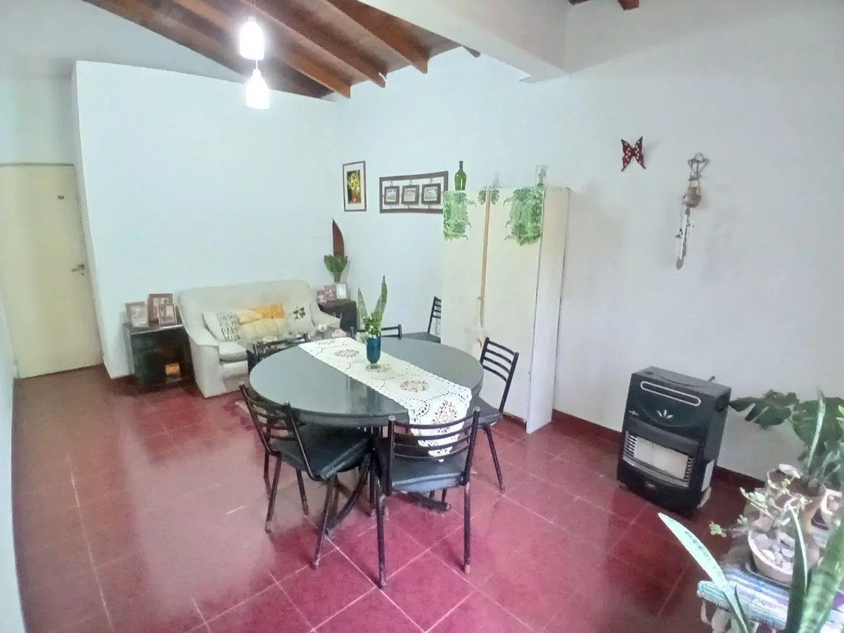 CASA 4 AMBIENTES VENTA LIBERTAD-JARDIN COCHERA 5