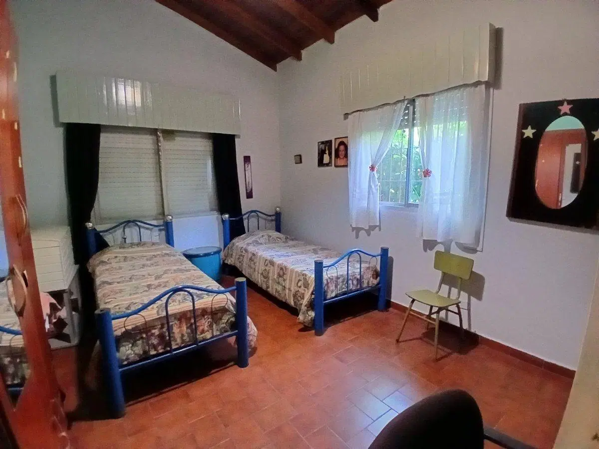 CASA 4 AMBIENTES VENTA LIBERTAD-JARDIN COCHERA 4