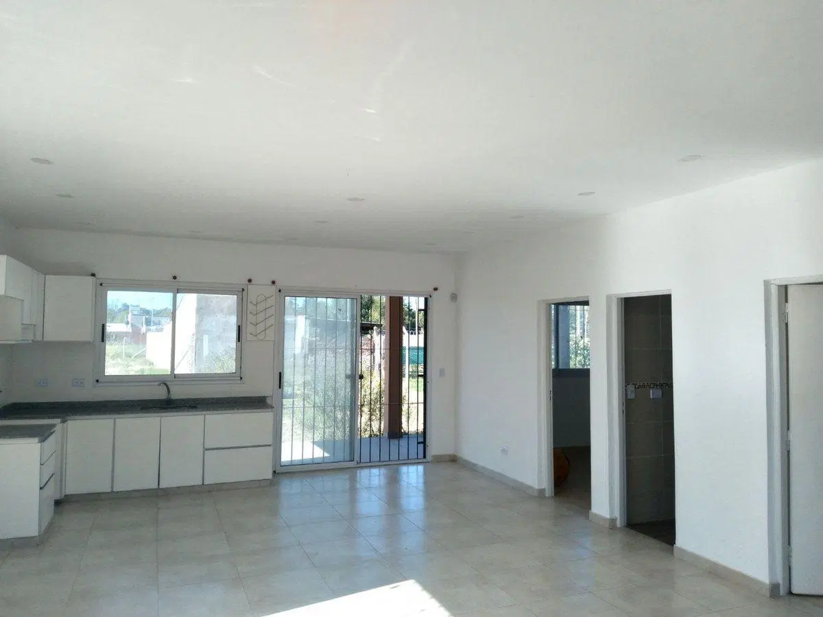 VENTA CASA 3 AMBIENTES - FCO. ALVAREZ - MORENO 4