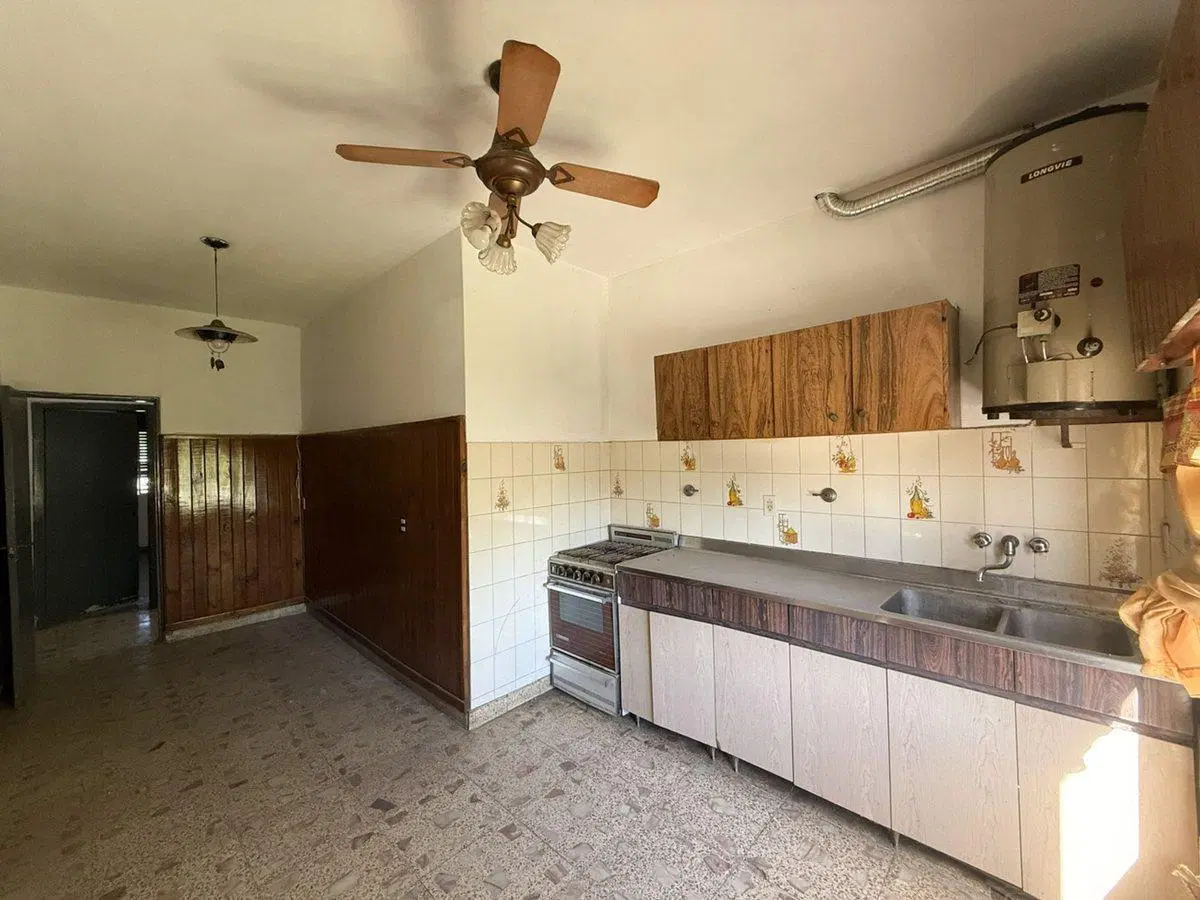 VENTA CASA CON LOCAL PARQUE GARAJE VILLA DE MAYO 4