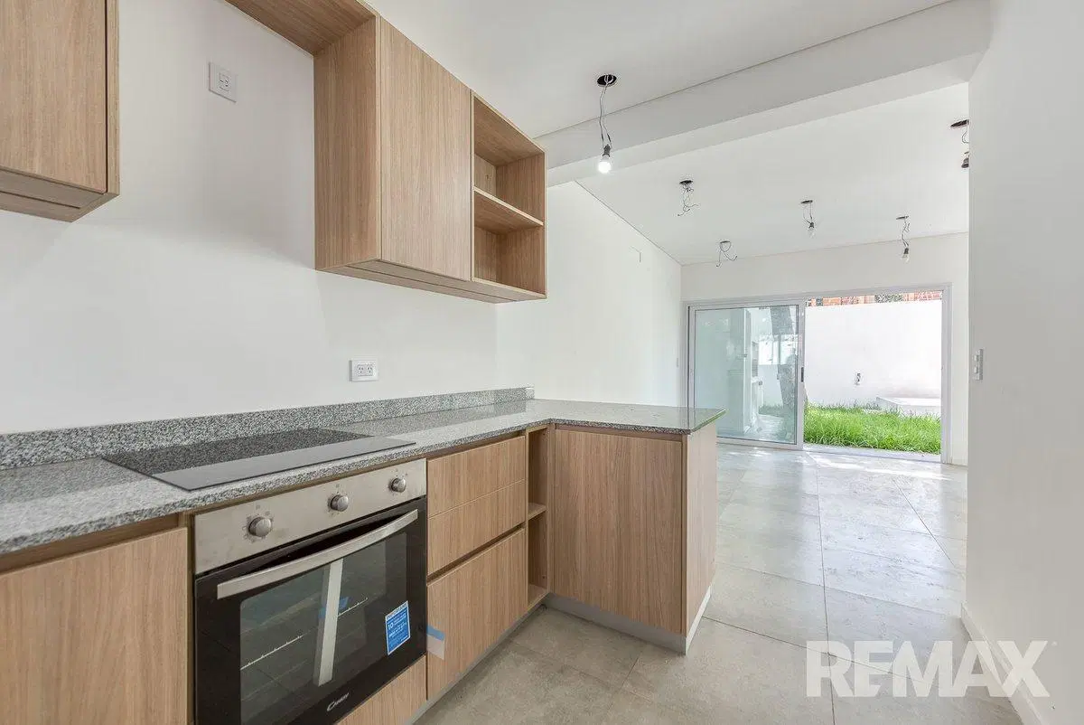VENTA TRIPLEX 4 AMBIENTES EN PARQUE LELOIR 4