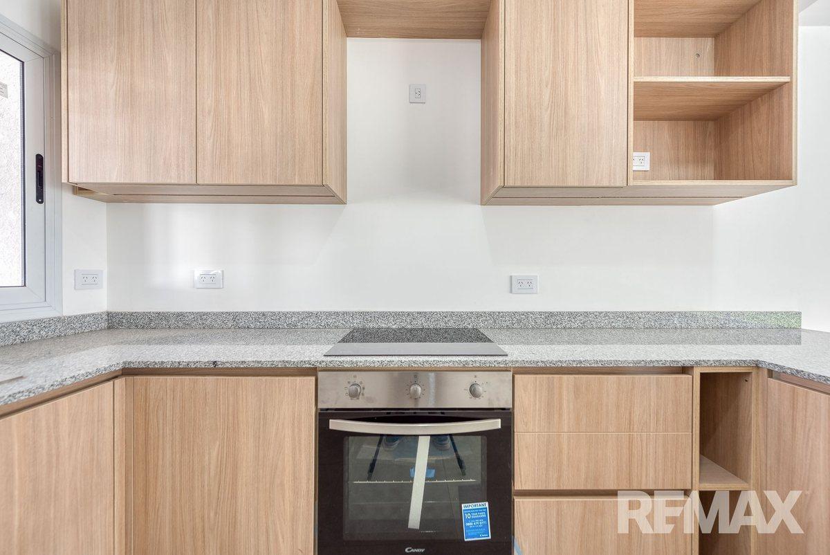 Foto de VENTA TRIPLEX 4 AMBIENTES EN PARQUE LELOIR, imagen 2