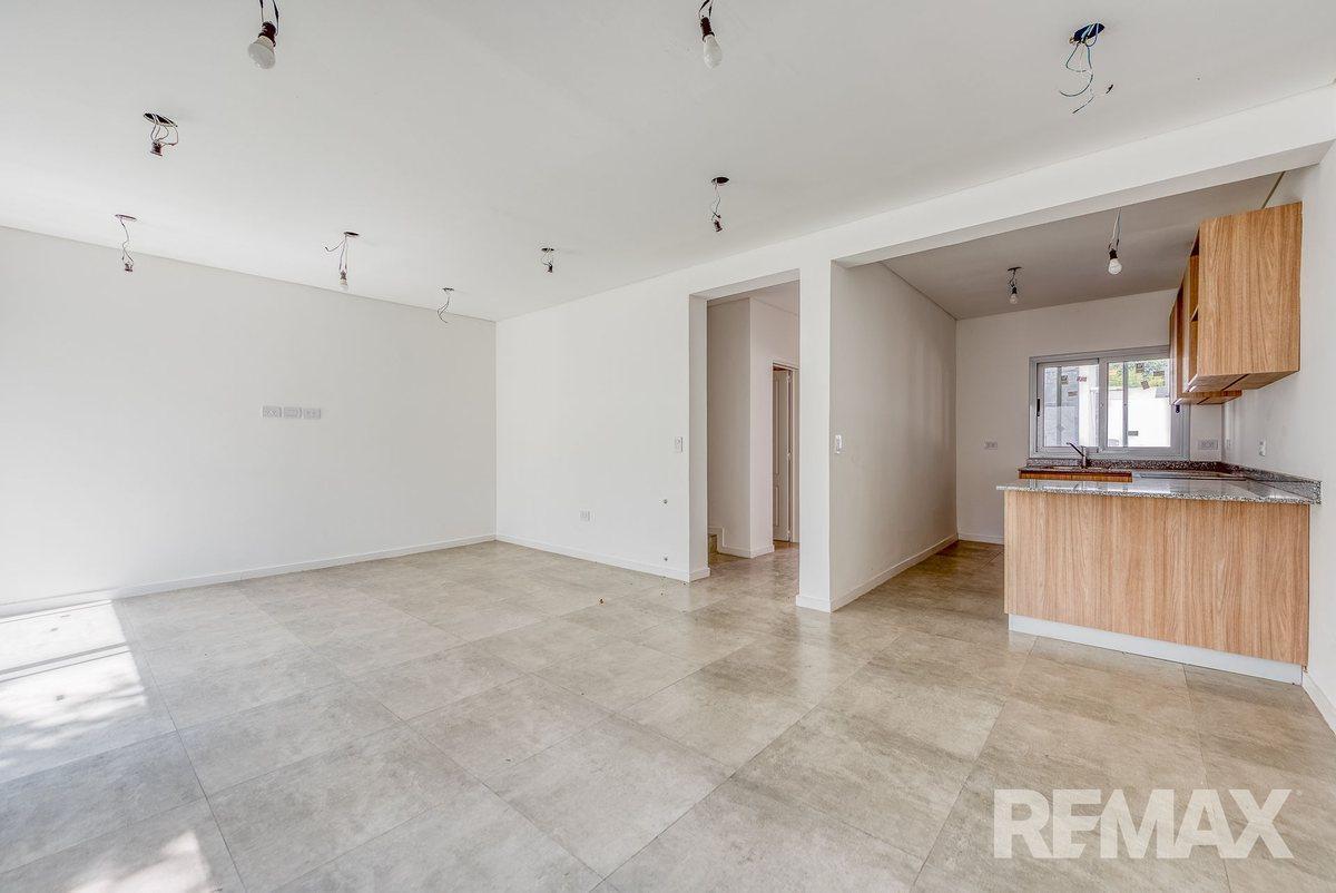 Foto de VENTA TRIPLEX 4 AMBIENTES EN PARQUE LELOIR, imagen 1