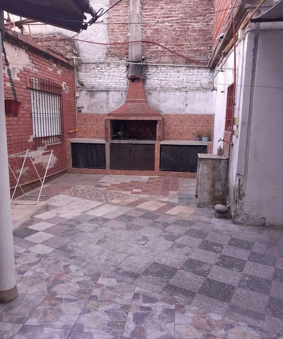 VENTA 2  LOCALES CON DEPARTAMENTOS LAFERRERE 4