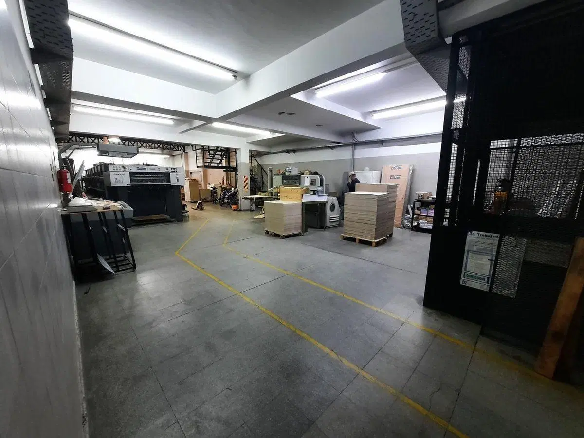 Venta Galpon con local y oficinas Vicente Lopez 4