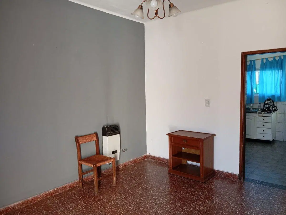 VENTA CASA 3 AMBIENTES + DEPTO 2 AMB BELLA VISTA 4