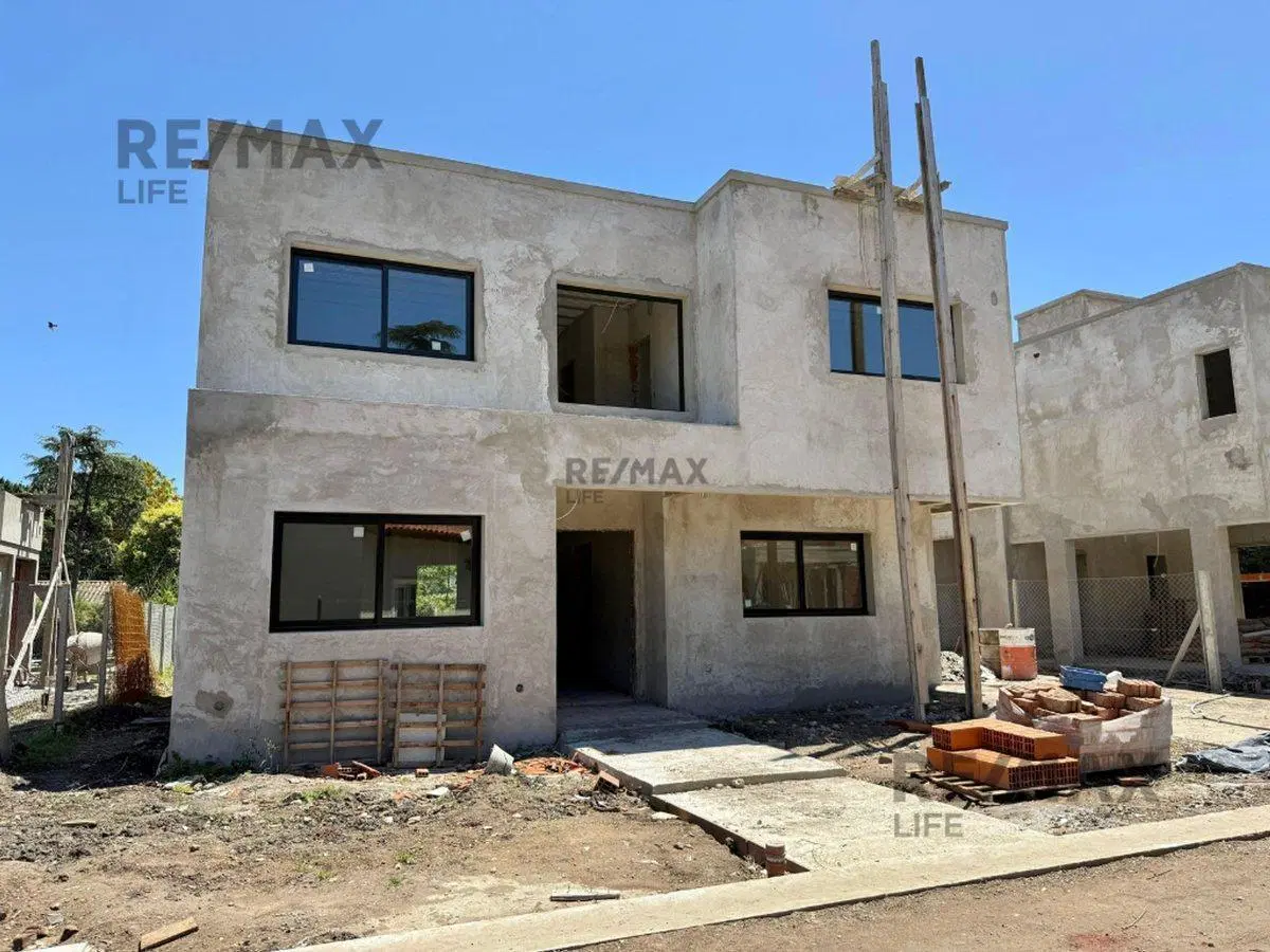 VENTA DE CASA EN BARRIO LOS OLIVOS II 2