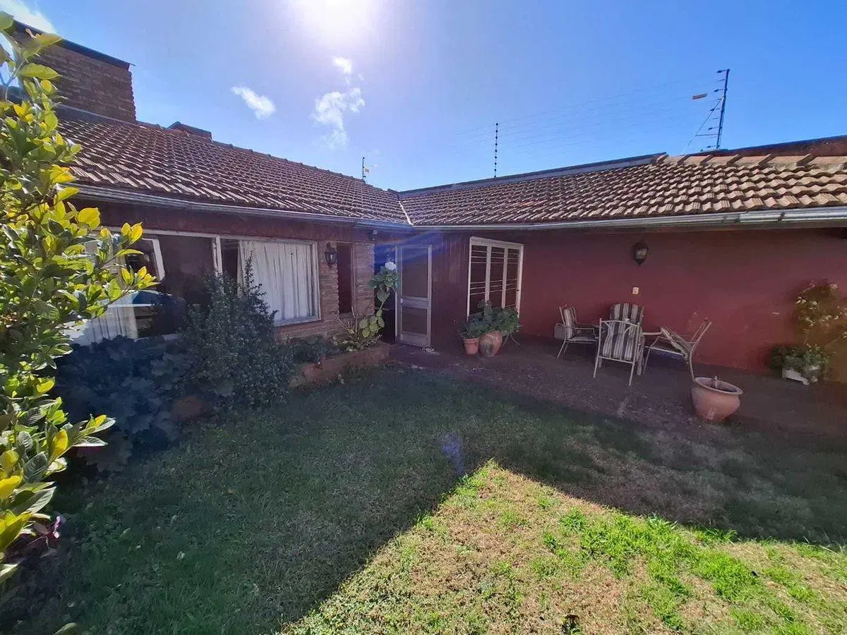 VENTA CASA QUILMES 5 AMB QUINCHO PILETA PARRILLA 2