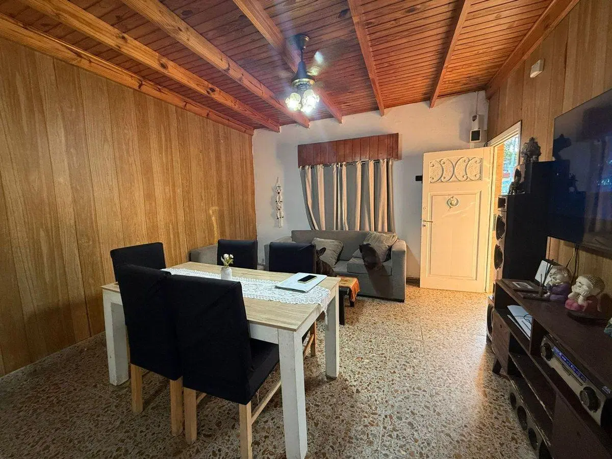 VENTA CASA 3 AMBIENTES + DEPARTAMENTO APTO CREDITO 5