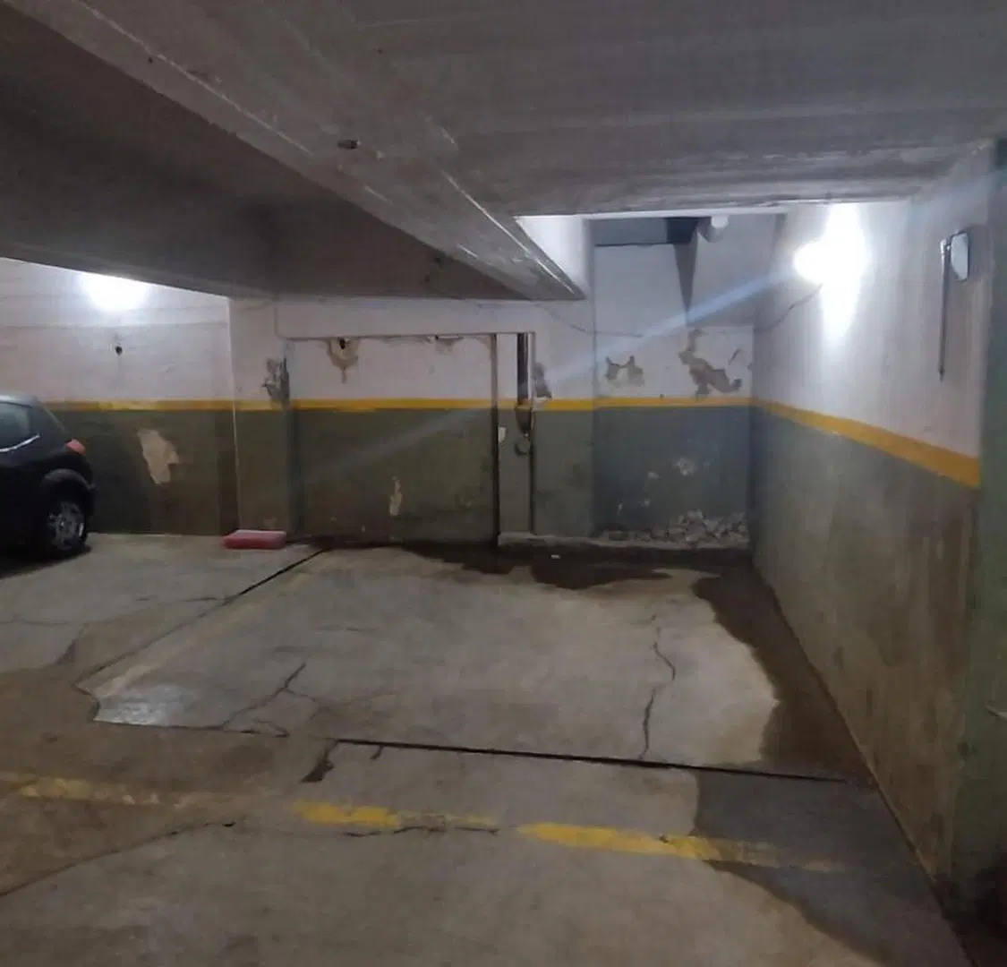 VENTA COCHERA CUBIERTA CASEROS CENTRO 3
