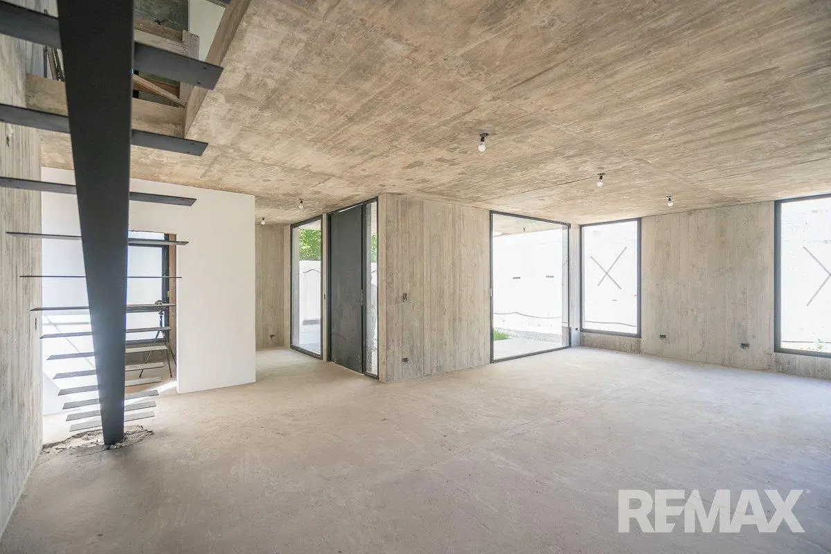 VENTA DE  CASA EN BARRIO CERRADO CON PORTON 4