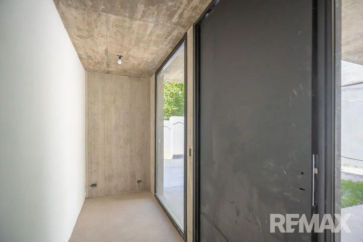 VENTA DE  CASA EN BARRIO CERRADO CON PORTON 2