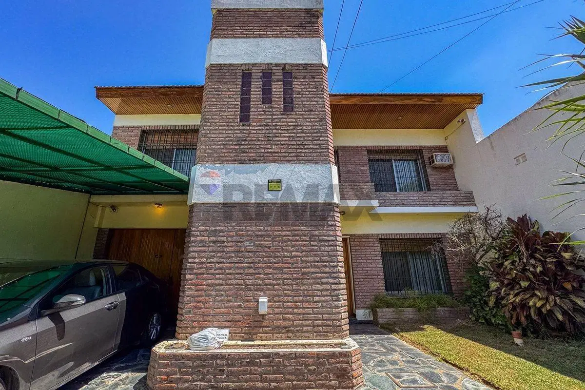 VENTA CASA 4 AMB C/PILE Y QUINCHO EN LOPEZ CAMELO 3