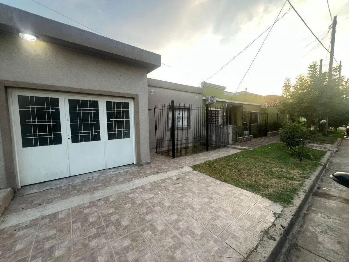 VENTA 2 PH CON JARDIN Y COCHERA EN BLOCK CASTELAR 5