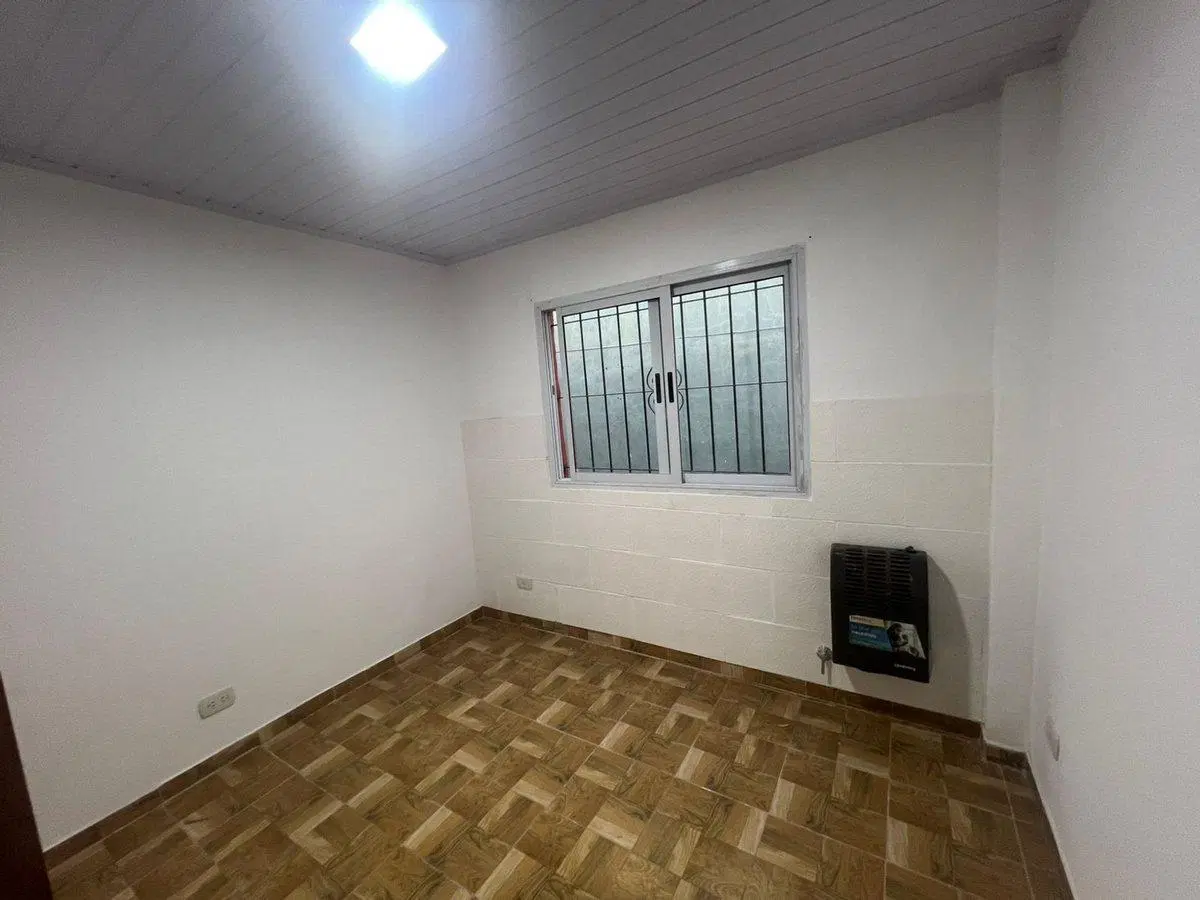 VENTA CASA 4 AMB JARDIN Y COCHERA + DPTO  CASTELAR 8