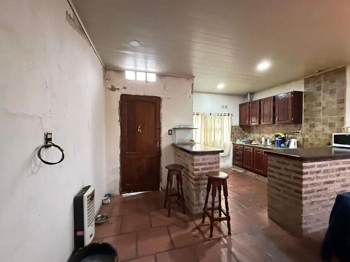CASA VENTA EN RAMOS MEJIA 4 AMBIENTES 8