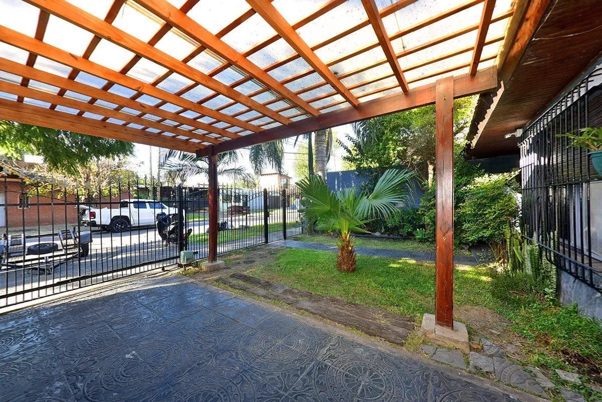 VENTA CASA 5 AMB COCHERA JARDIN Y PILETA ITUZAINGO 4