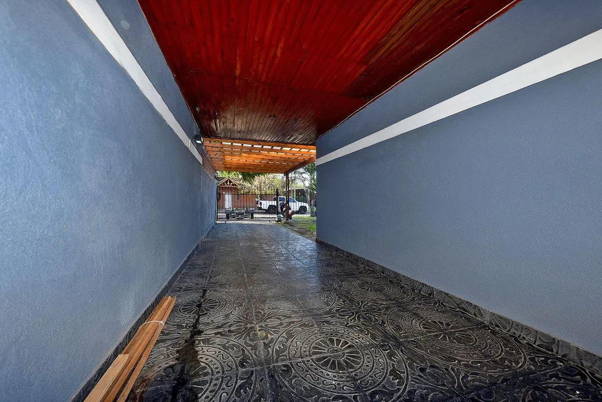VENTA CASA 5 AMB COCHERA JARDIN Y PILETA ITUZAINGO 3