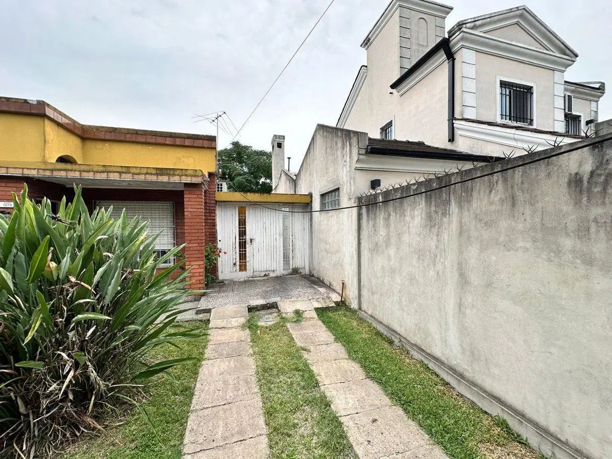 VENTA CASA 4 AMBIENTES CON JARDÍN EN CASTELAR 5