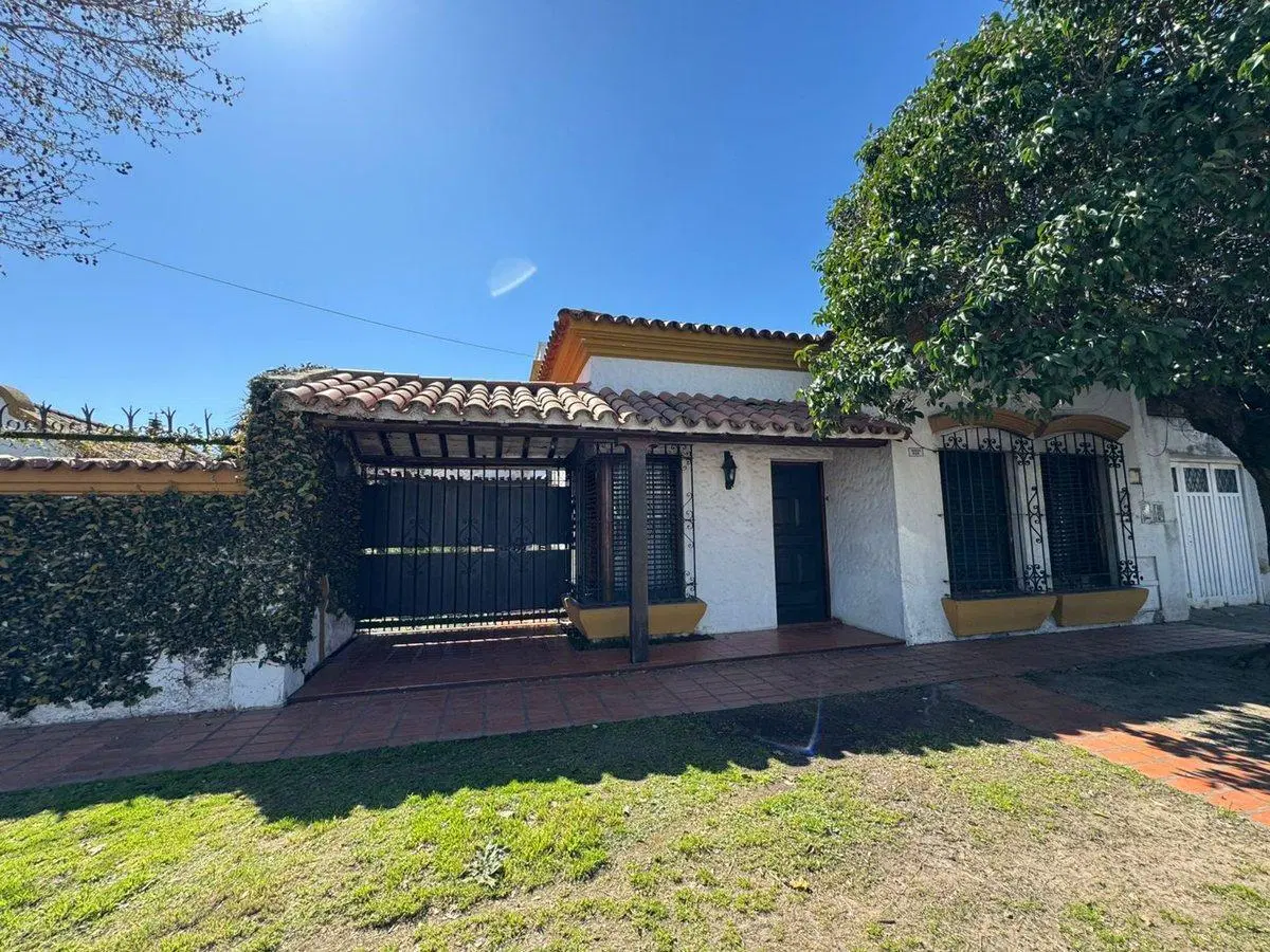 VENTA CASA 4AMB QUINCHO Y COCHERA + GALPON MERLO 4