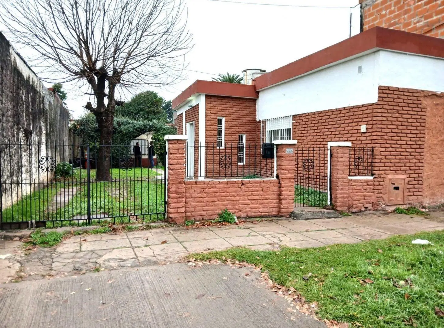 VENTA CASA Y DTO EN TERRENO PROPIO BELLA VISTA 4