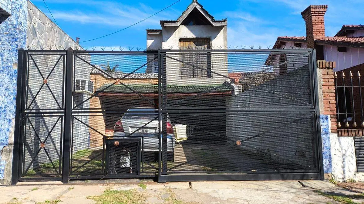 VENTA CASA CON DEPTO LOCAL JARDIN COCHERA PODESTA 4