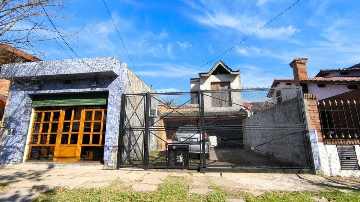 VENTA CASA CON DEPTO LOCAL JARDIN COCHERA PODESTA 3