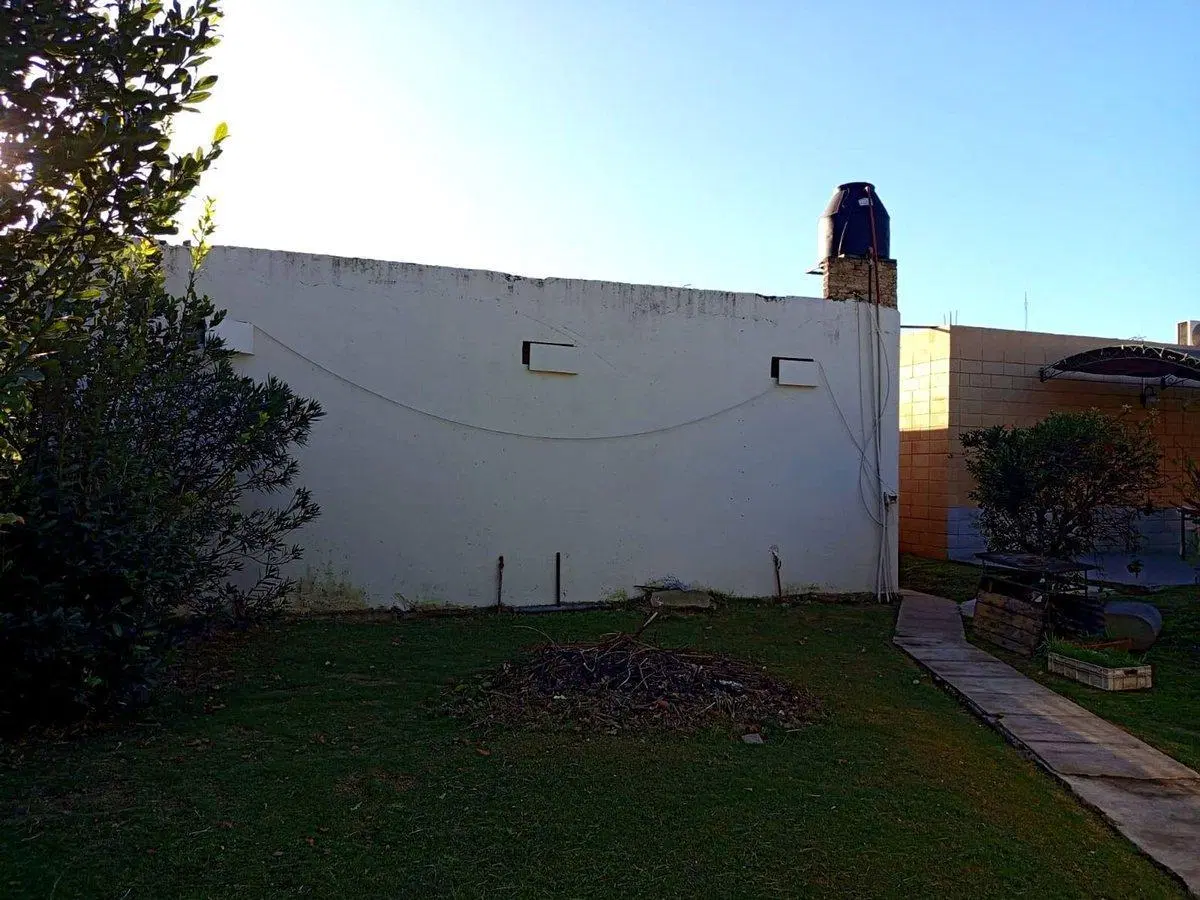 VENTA CASA 2  AMBIENTES + 3 LOCALES JOSE C PAZ 4