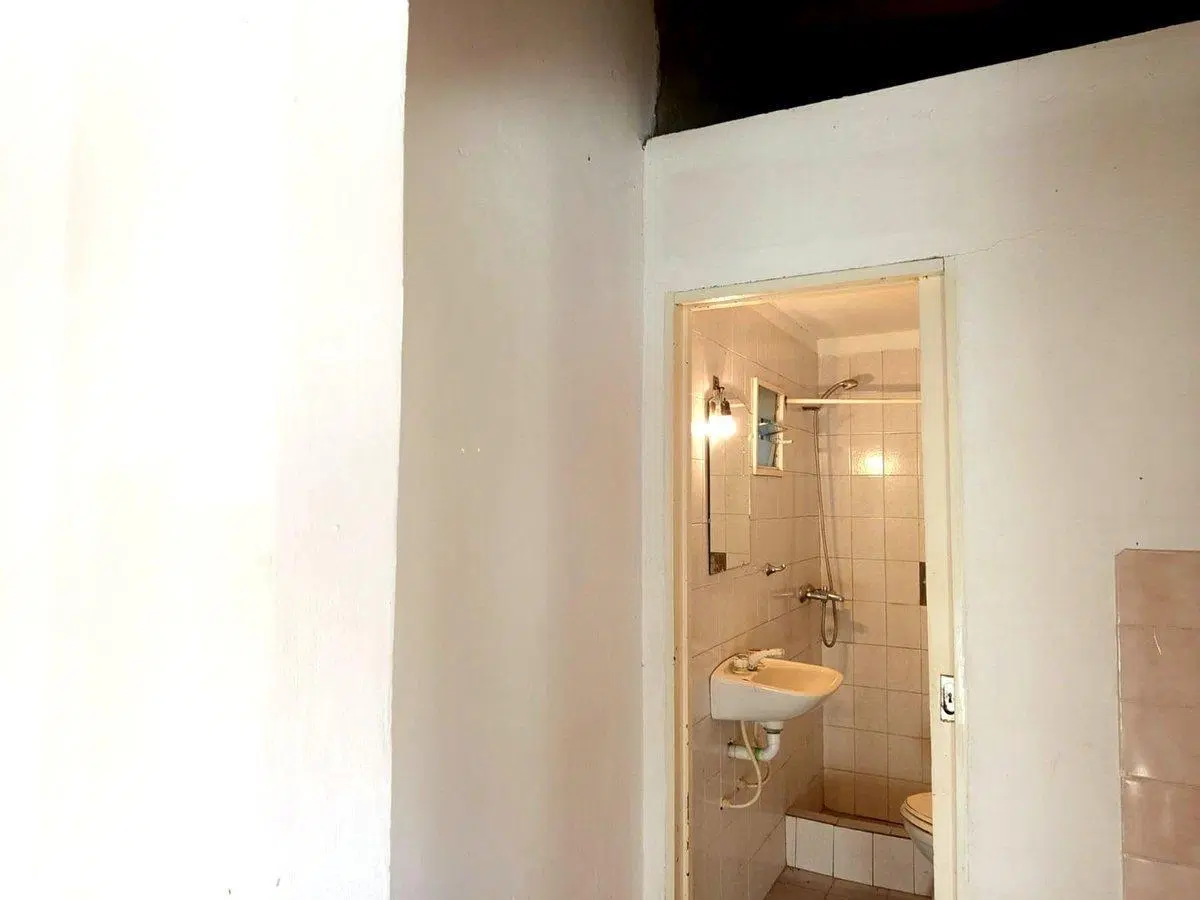 VENTA CASA 2  AMBIENTES + 3 LOCALES JOSE C PAZ 5