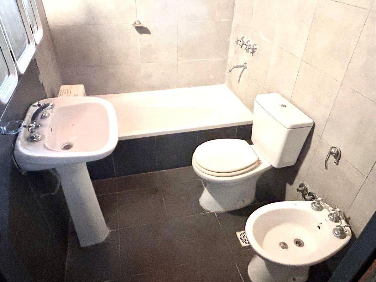 Foto de VENTA CASA 5 AMB. GARAGE PARQUE BELLA VISTA, imagen 2