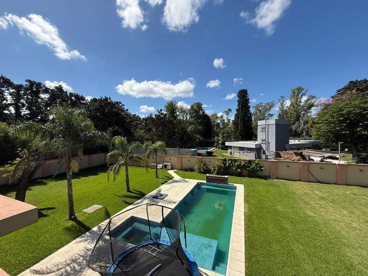 VENTA QUINTA DE CATEGORIA CON PILETA EN YEIPORA 3