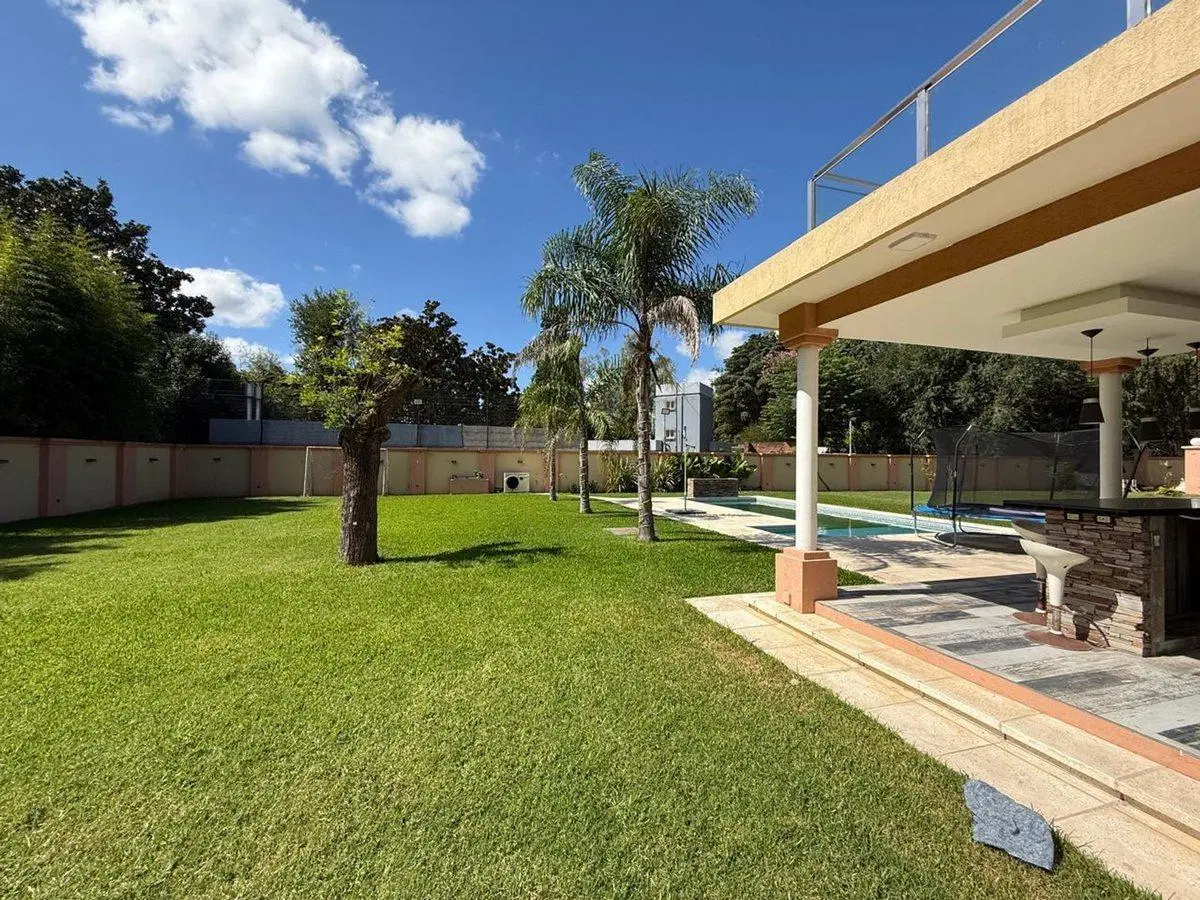 VENTA QUINTA DE CATEGORIA CON PILETA EN YEIPORA 5