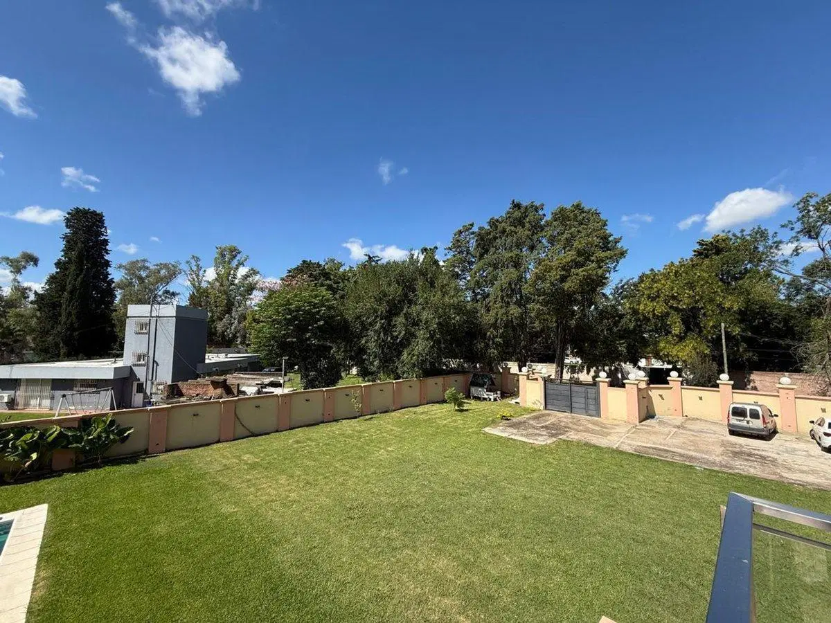 VENTA QUINTA DE CATEGORIA CON PILETA EN YEIPORA 4