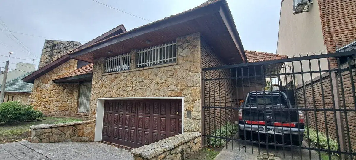 VENTA CASA 4 AMBIENTES PALOMAR 4