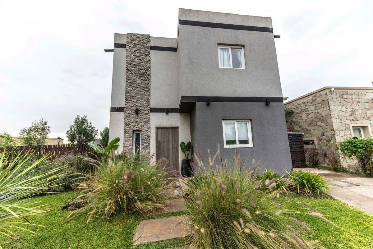 VENTA CASA 3 AMB C/PILETA STA LUCIA PILAR DEL ESTE 5