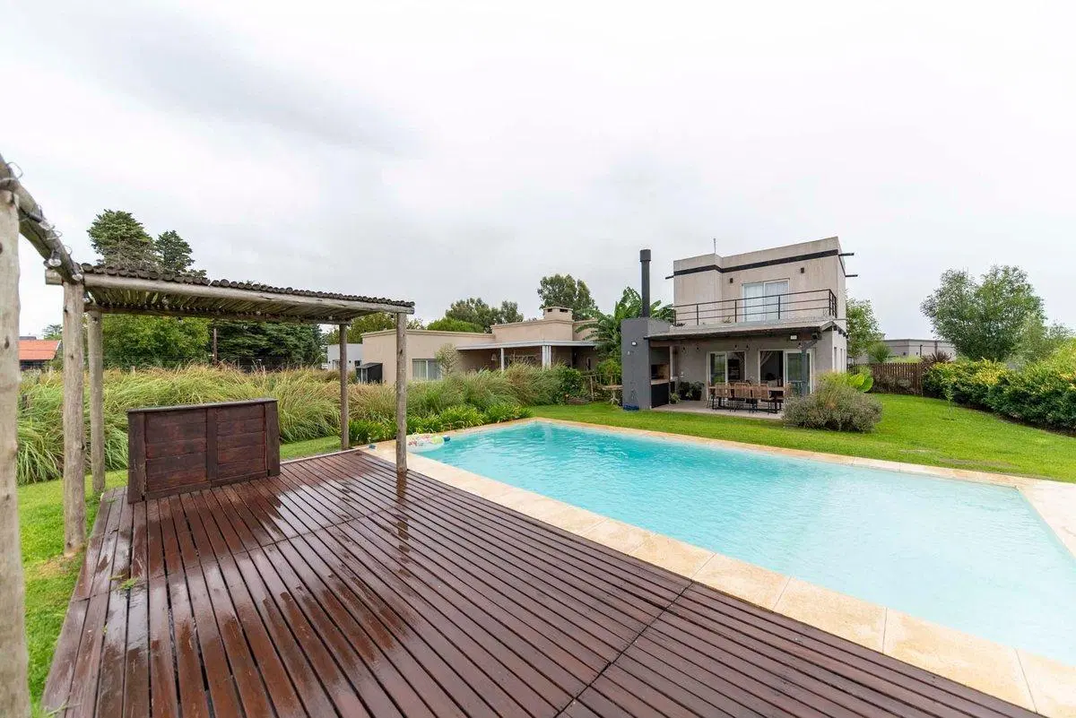 VENTA CASA 3 AMB C/PILETA STA LUCIA PILAR DEL ESTE 2