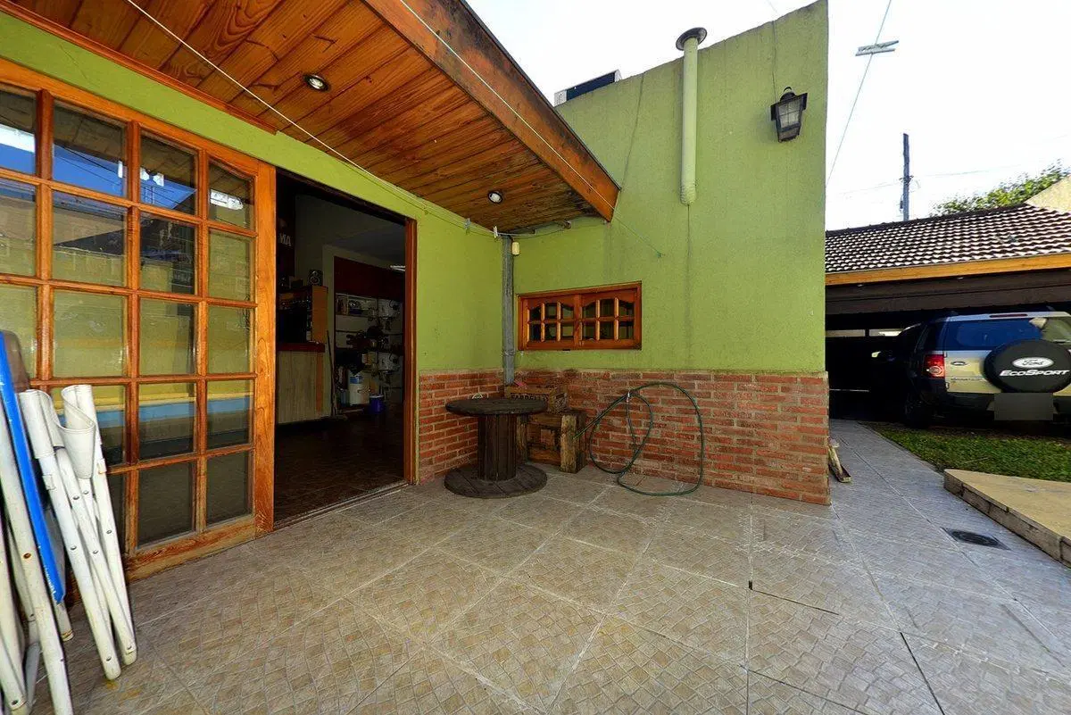 VENTA CASA 3 AMB CON COCHERA Y PILETA VILLA TESEI 2