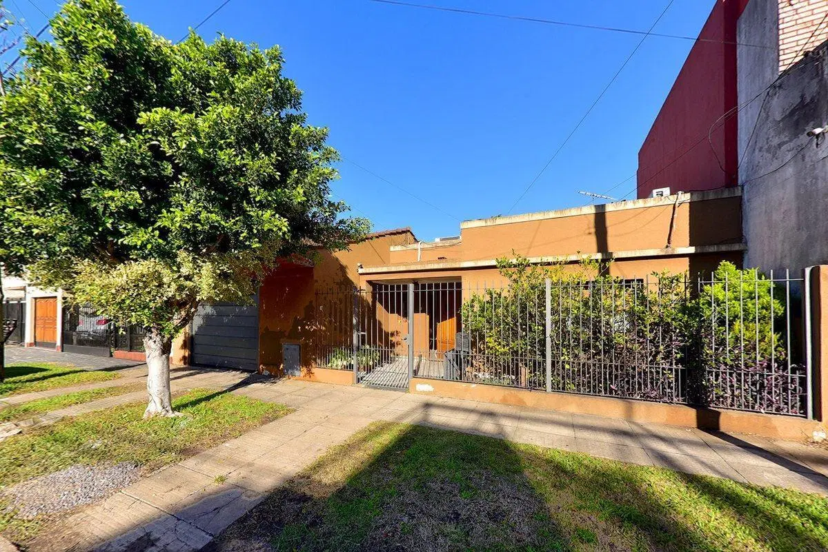VENTA CASA 3 AMB CON COCHERA Y PILETA VILLA TESEI 3