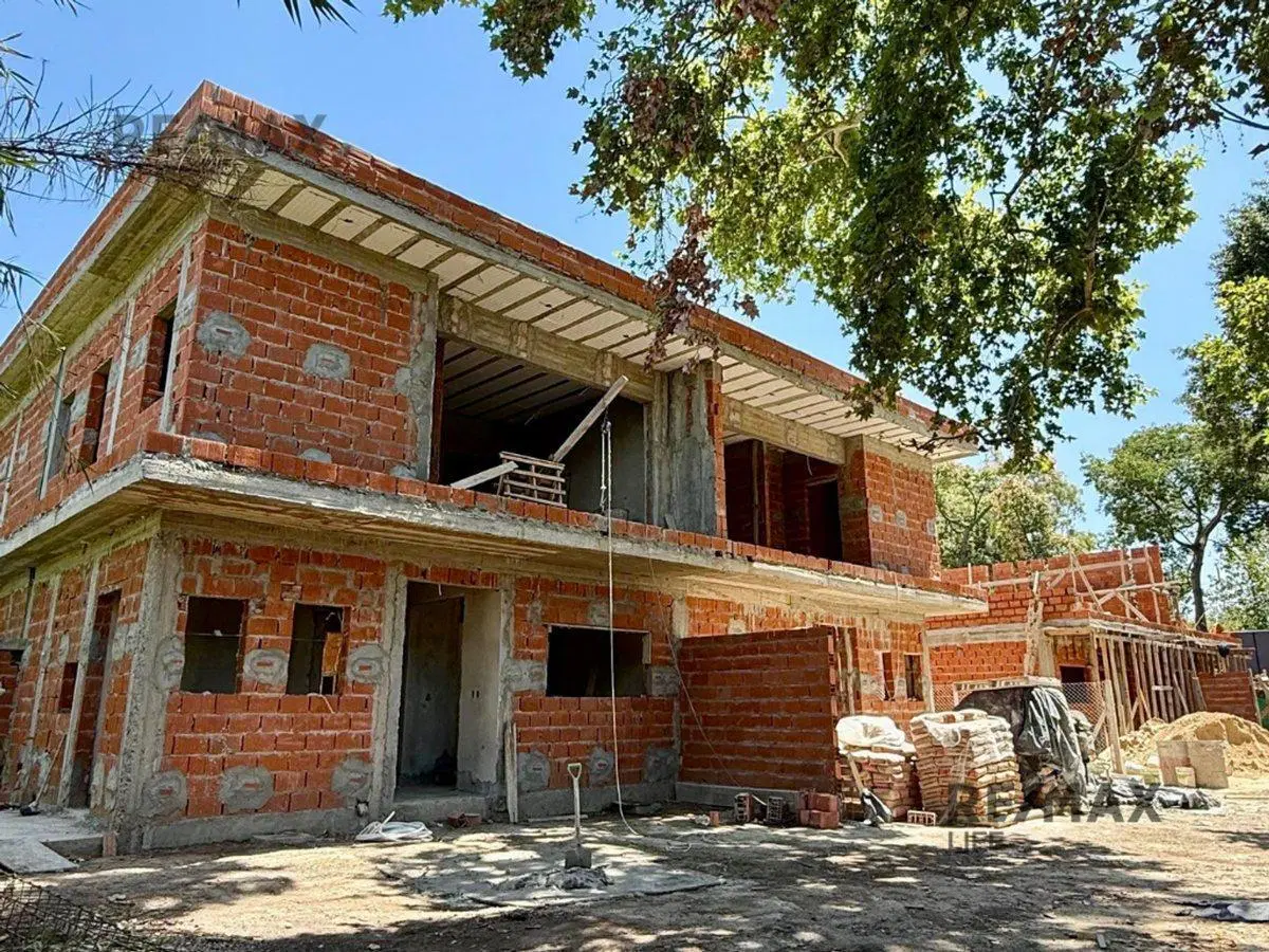 VENTA DE CASA EN BARRIO CERRADO EN BELLA VISTA 5