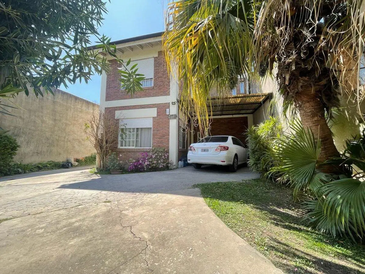 VENTA CASA 4 AMB LOS POLVORINES PILETA PERMUTA 4