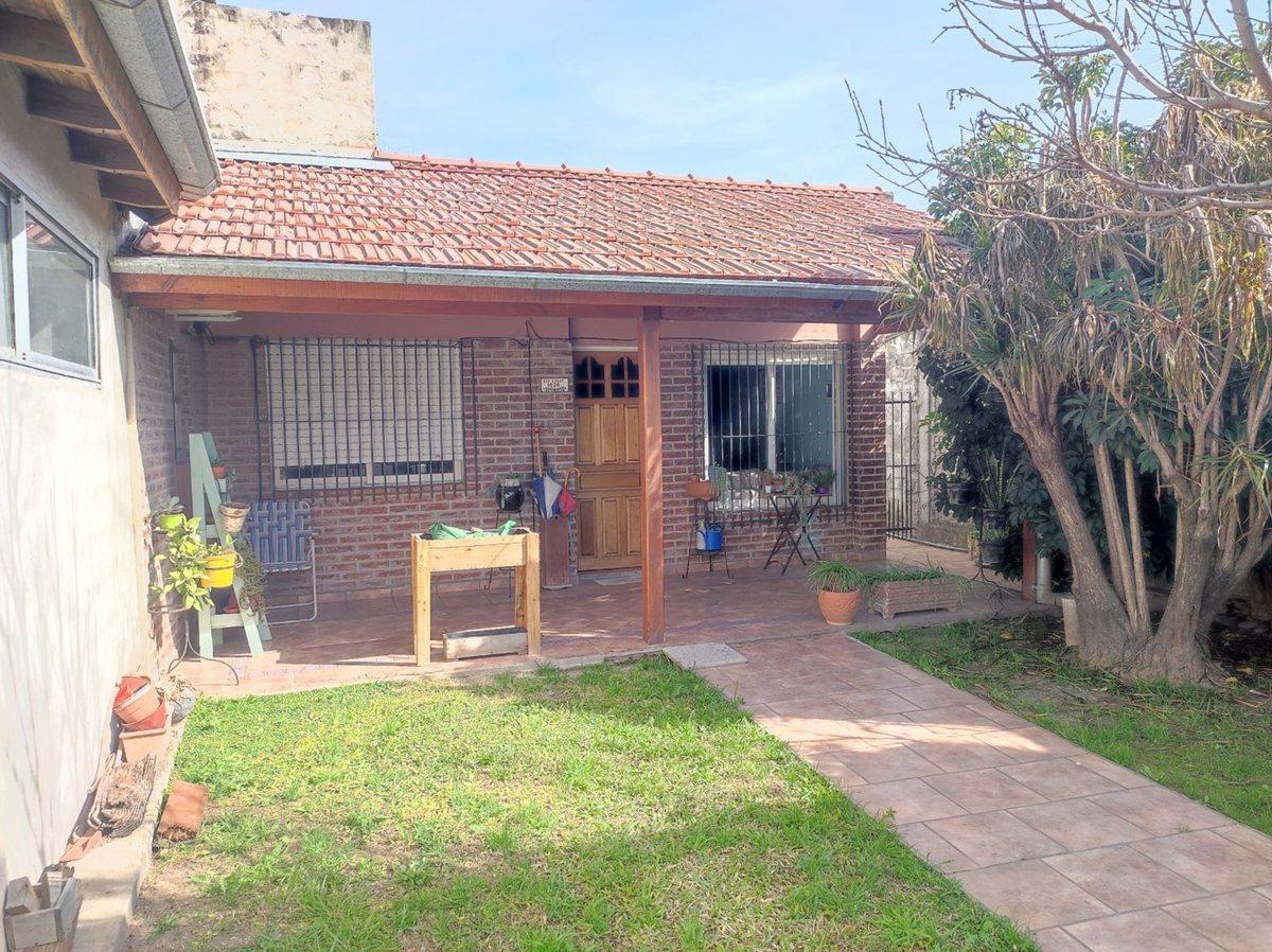 Foto de CASA 4 AMBIENTES VENTA BELLA VISTA-COCHERAS,JARDÍN, imagen 3