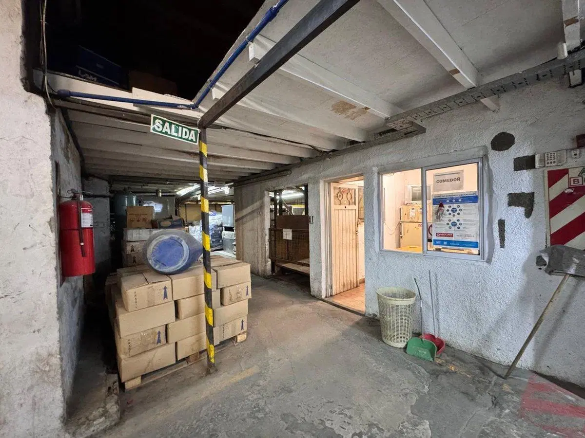 VENTA DEPOSITO GALPÓN CON VESTUARIOS ITUZAINGO 3