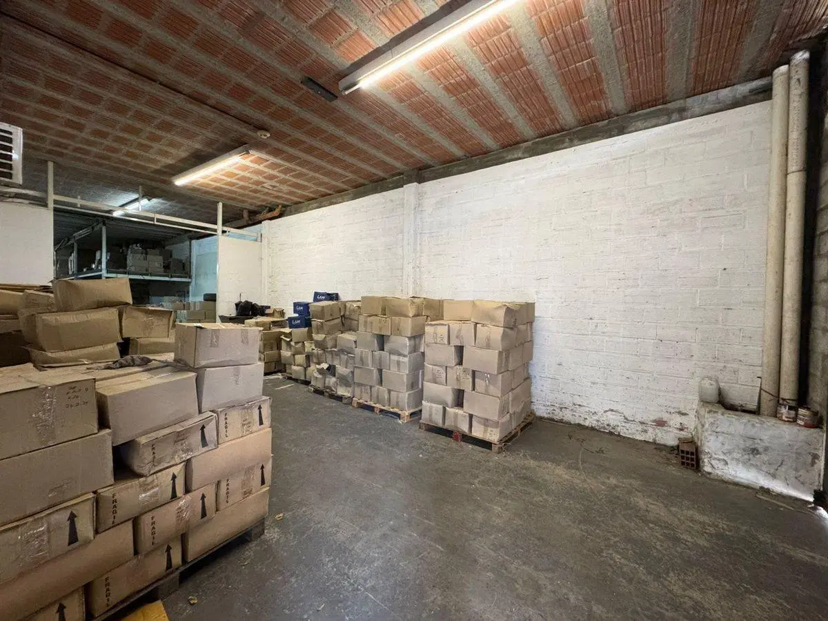 VENTA DEPOSITO CON OFICINAS MONTACARGA ITUZAINGO 5