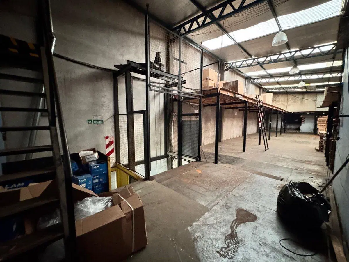 VENTA DEPOSITO CON OFICINAS MONTACARGA ITUZAINGO 3