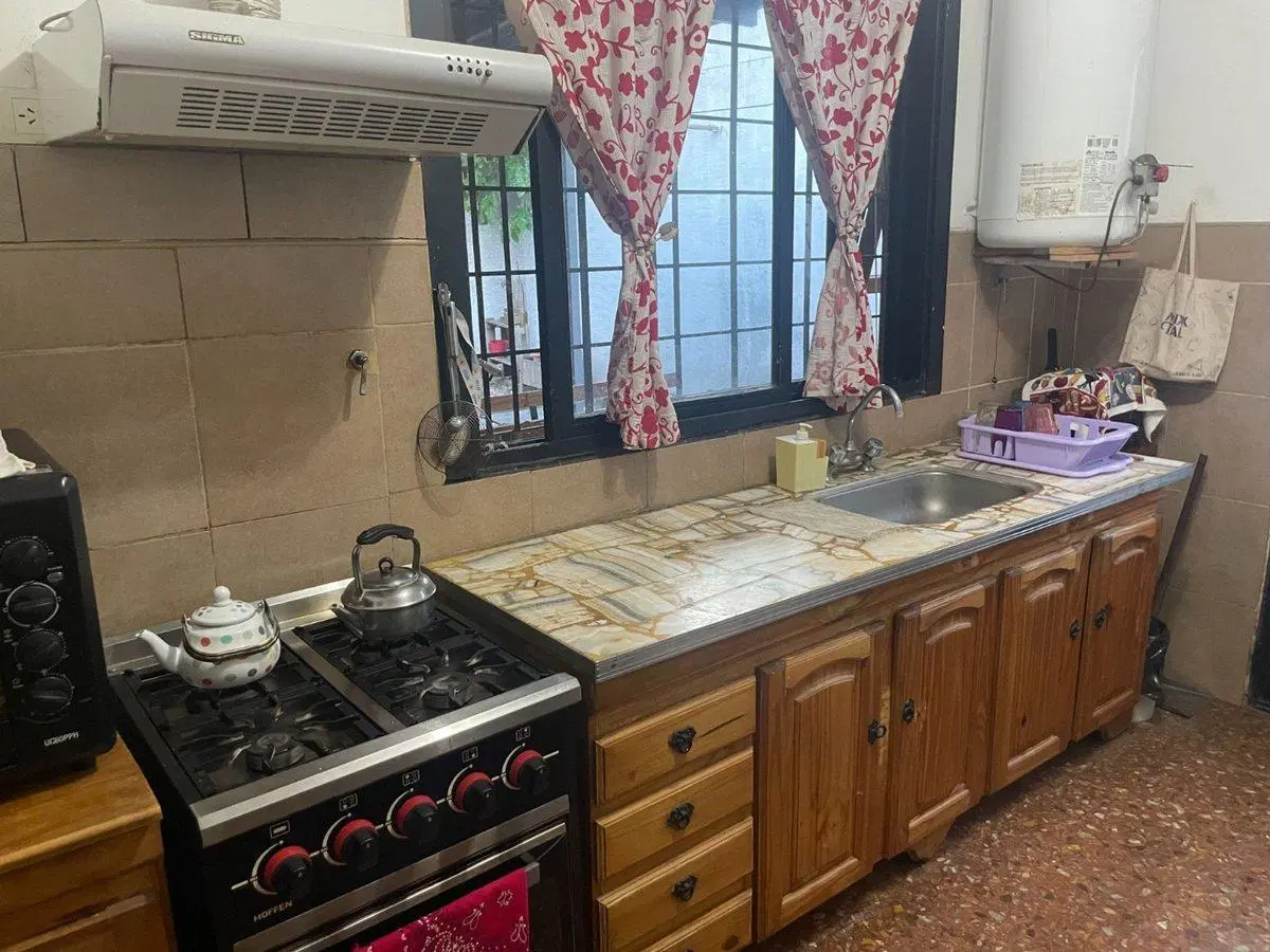 VENTA 2 CASAS EN UN LOTE OPORTUNIDAD! HURLINGHAM. 4