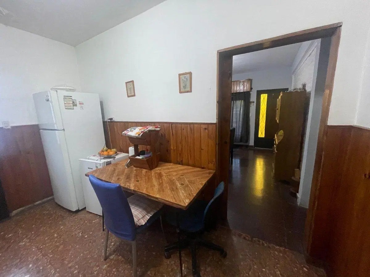 VENTA 2 CASAS EN UN LOTE OPORTUNIDAD! HURLINGHAM. 2